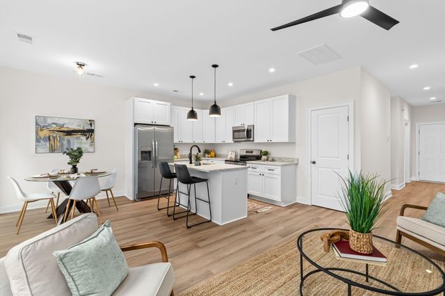 2017 Hampton Avenue, North Charleston, SC 29405