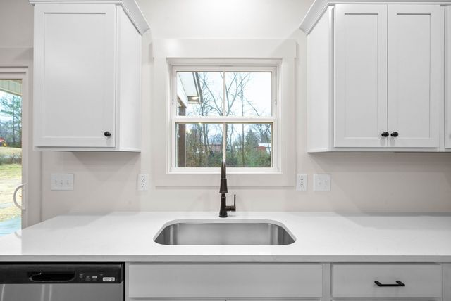 193 Dewberry Ct, Clarksville, TN 37042