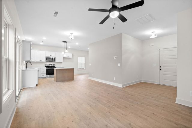 193 Dewberry Ct, Clarksville, TN 37042