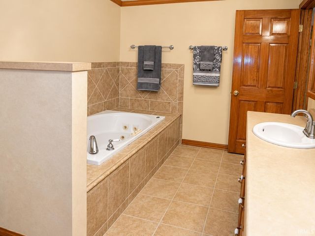 679 E Indiana Avenue, Spencer, IN 47460