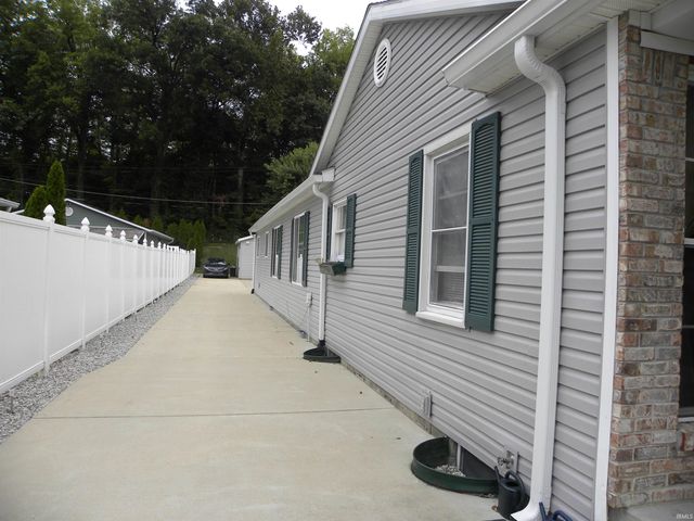 679 E Indiana Avenue, Spencer, IN 47460