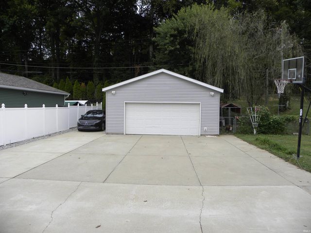 679 E Indiana Avenue, Spencer, IN 47460