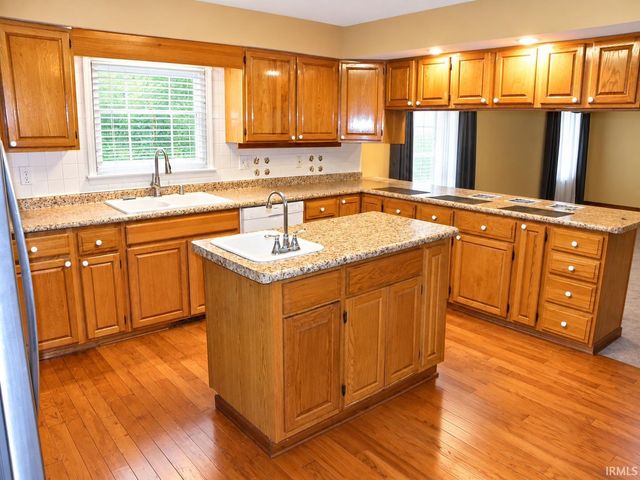 679 E Indiana Avenue, Spencer, IN 47460