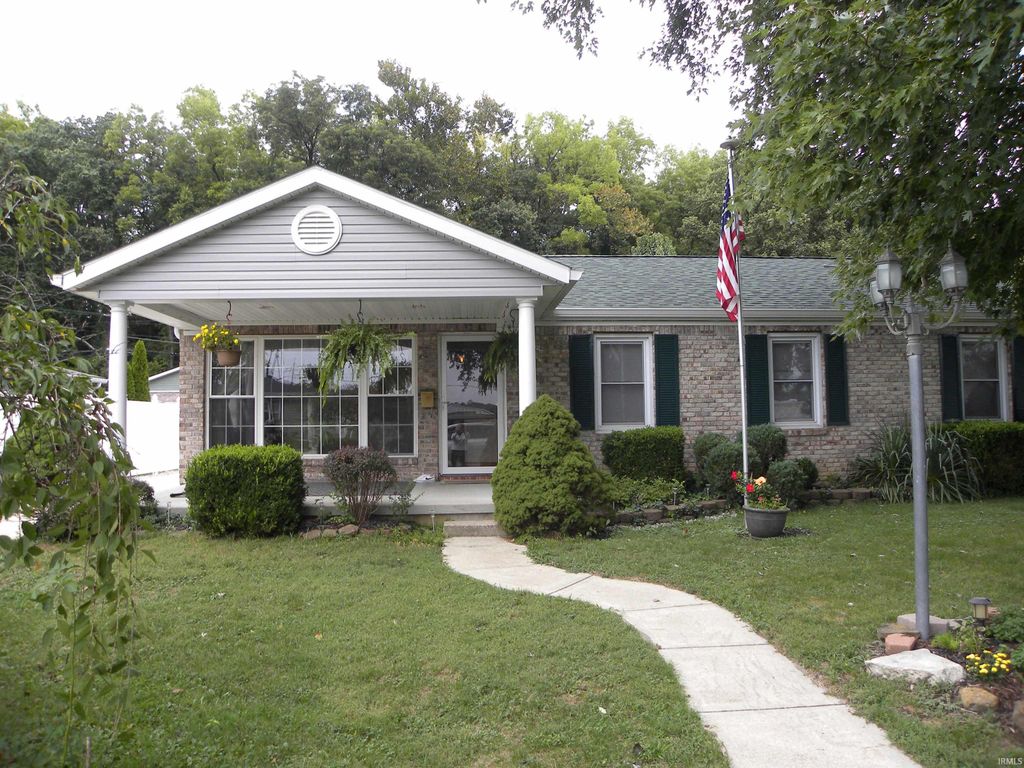 679 E Indiana Avenue, Spencer, IN 47460
