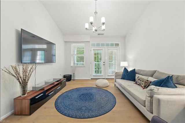 522 Knolls Dr Unit 306, Newport News, VA 23602