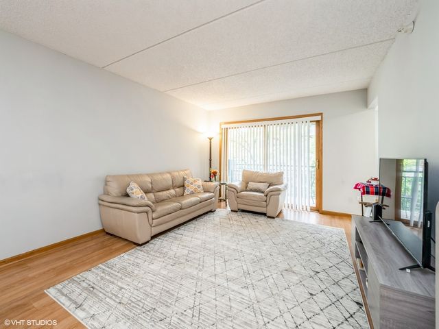 11 S Wille Street 201, Mount Prospect, IL 60056