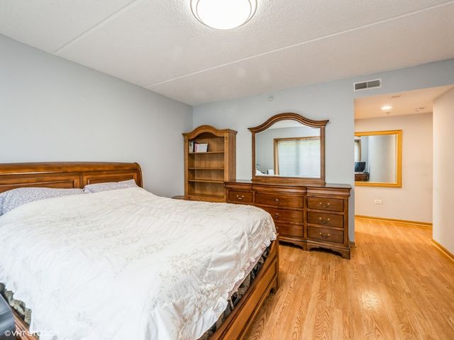 11 S Wille Street 201, Mount Prospect, IL 60056