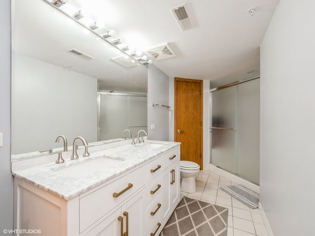 11 S Wille Street 201, Mount Prospect, IL 60056