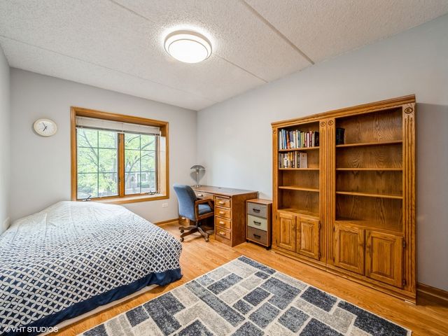 11 S Wille Street 201, Mount Prospect, IL 60056