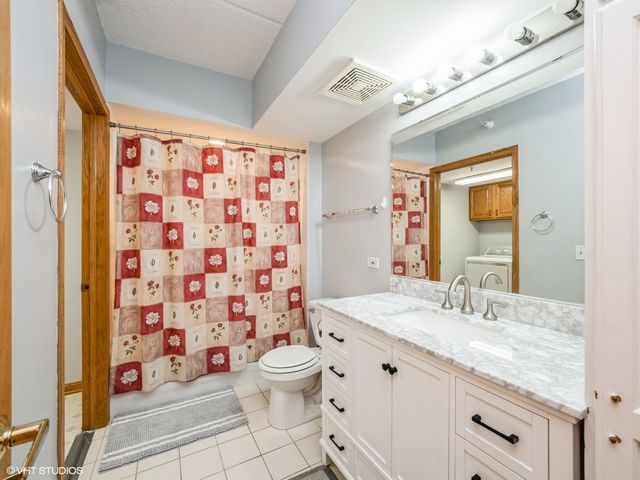 11 S Wille Street 201, Mount Prospect, IL 60056