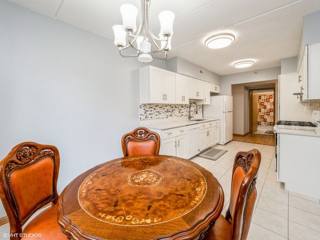 11 S Wille Street 201, Mount Prospect, IL 60056