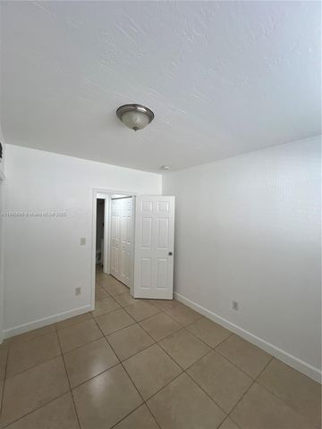 421 SW 6 4, Miami, FL 33125