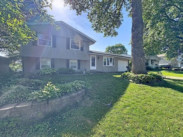 2507 N Hazelwood Avenue, Davenport, IA 52804