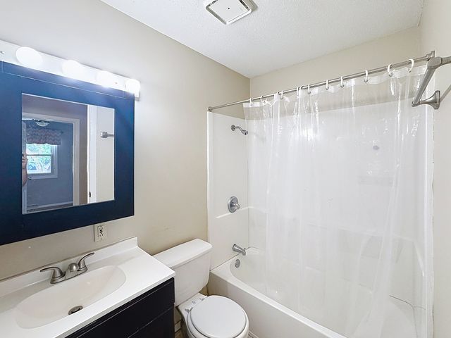2507 N Hazelwood Avenue, Davenport, IA 52804