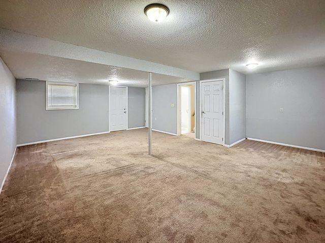 2507 N Hazelwood Avenue, Davenport, IA 52804