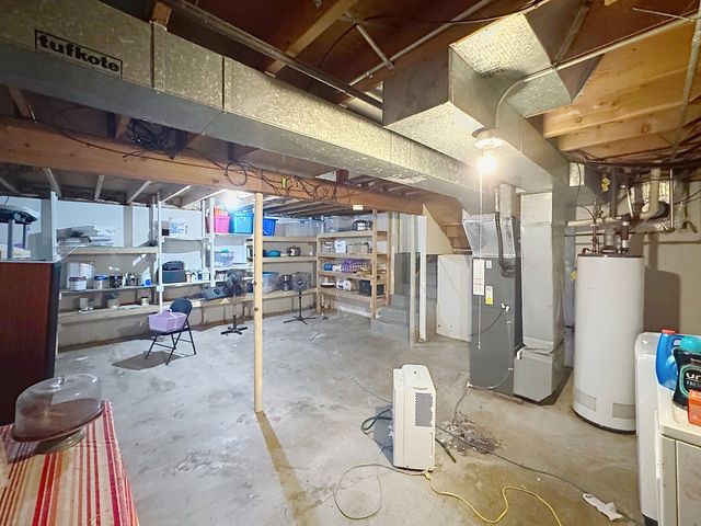 2507 N Hazelwood Avenue, Davenport, IA 52804