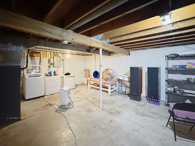 2507 N Hazelwood Avenue, Davenport, IA 52804