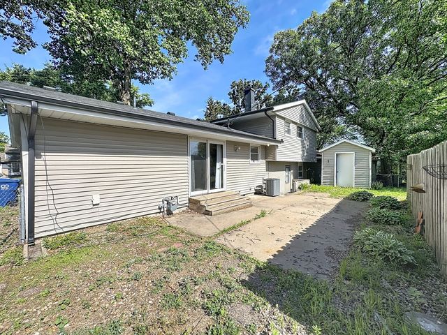 2507 N Hazelwood Avenue, Davenport, IA 52804