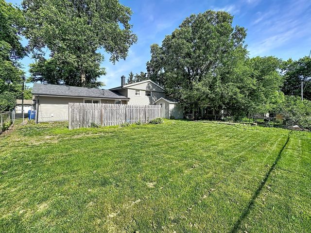 2507 N Hazelwood Avenue, Davenport, IA 52804