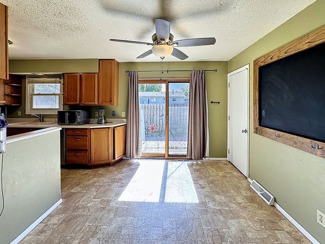 2507 N Hazelwood Avenue, Davenport, IA 52804