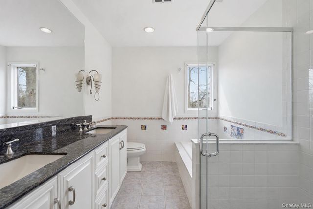 1 Canal Way, Hampton Bays, NY 11946