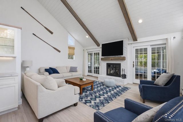 1 Canal Way, Hampton Bays, NY 11946