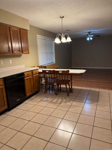 1613 Roleson, Jonesboro, AR 72404