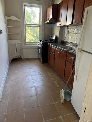 555 Pine Street 2nd Floor, Brooklyn, NY 11208