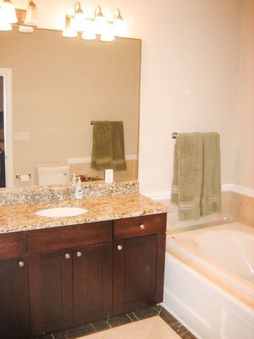 3319 N Southport Avenue, Chicago, IL 60657