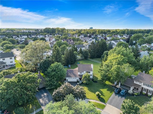 17 Birchwood Cmn, Lancaster, NY 14086