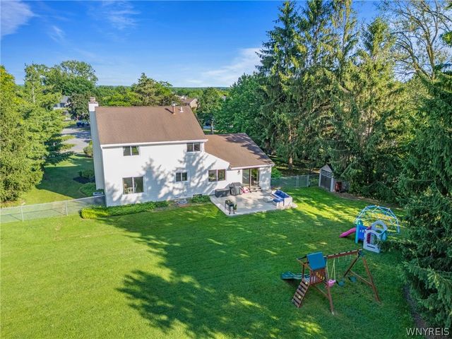 17 Birchwood Cmn, Lancaster, NY 14086