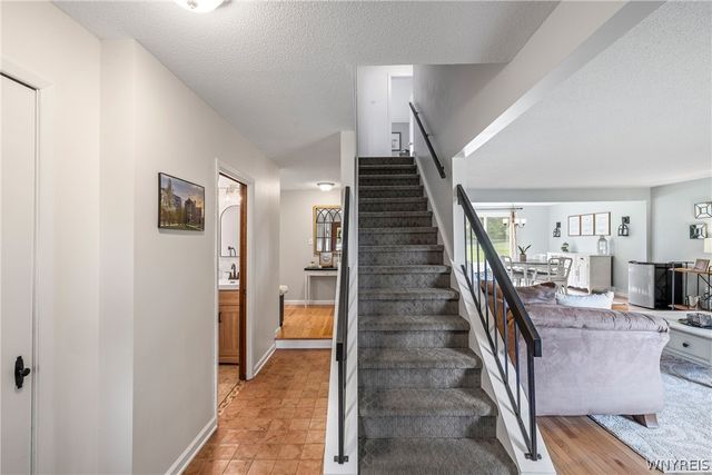 17 Birchwood Cmn, Lancaster, NY 14086