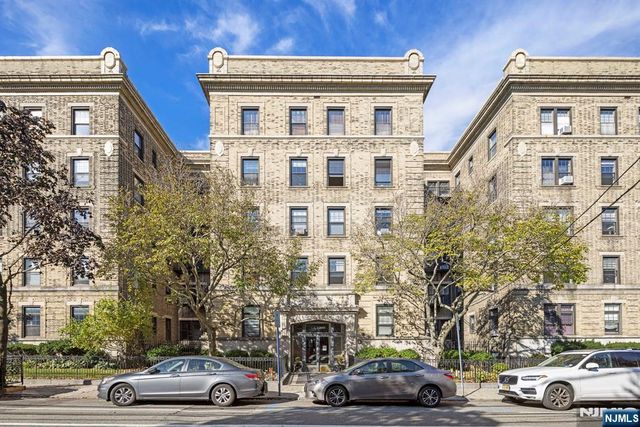 1000 Hudson Street 204, Hoboken, NJ 07030