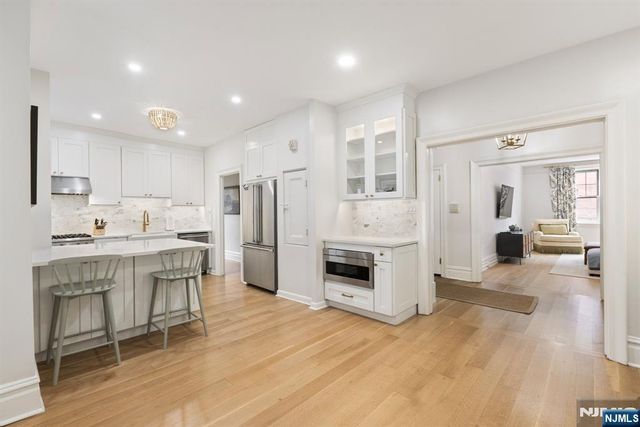 1000 Hudson Street 204, Hoboken, NJ 07030