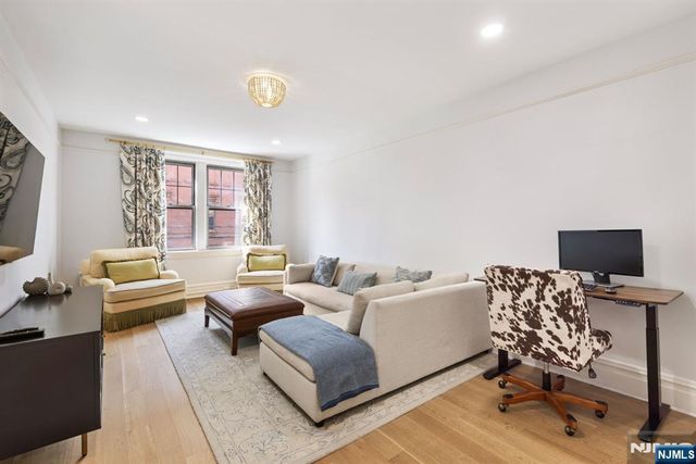 1000 Hudson Street 204, Hoboken, NJ 07030