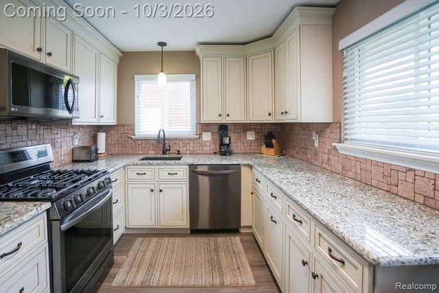 6542 Sunset Street, Garden City, MI 48135