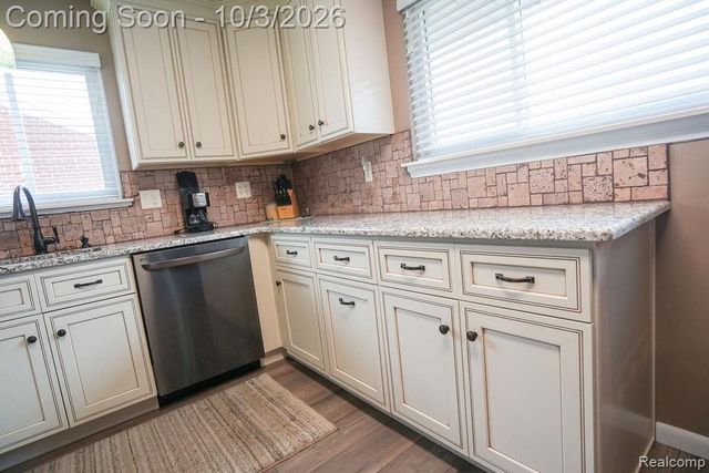 6542 Sunset Street, Garden City, MI 48135