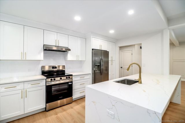 929 Heritage Village B, Southbury, CT 06488