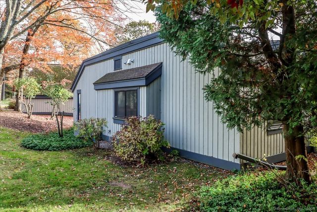 929 Heritage Village B, Southbury, CT 06488