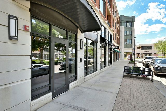 850 VILLAGE CENTER Drive 307, Burr Ridge, IL 60527