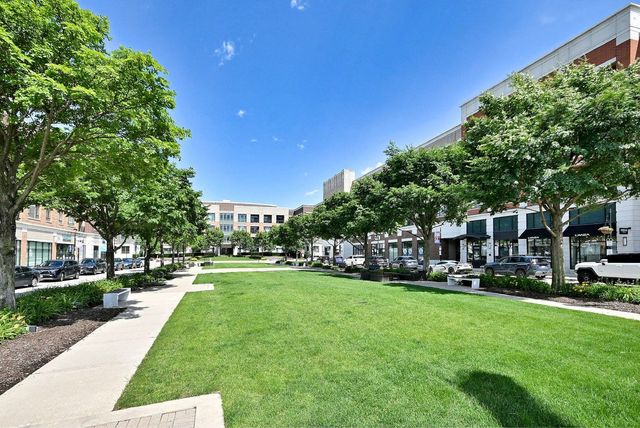 850 VILLAGE CENTER Drive 307, Burr Ridge, IL 60527