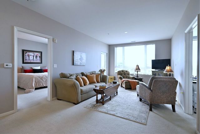 850 VILLAGE CENTER Drive 307, Burr Ridge, IL 60527