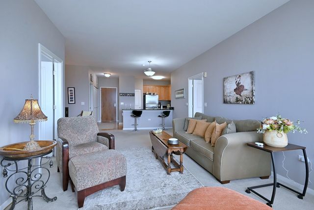 850 VILLAGE CENTER Drive 307, Burr Ridge, IL 60527