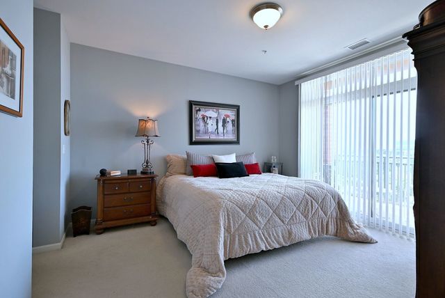 850 VILLAGE CENTER Drive 307, Burr Ridge, IL 60527