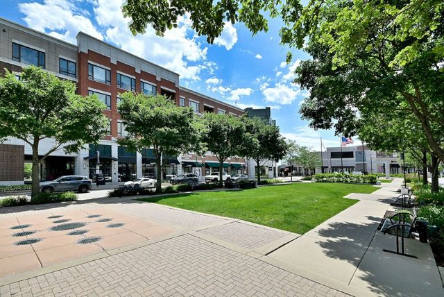 850 VILLAGE CENTER Drive 307, Burr Ridge, IL 60527