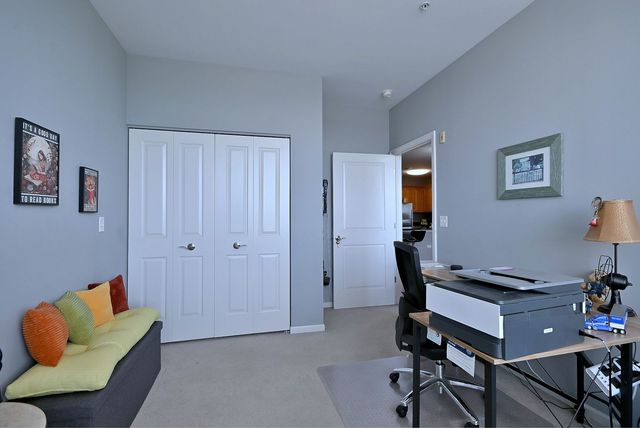 850 VILLAGE CENTER Drive 307, Burr Ridge, IL 60527