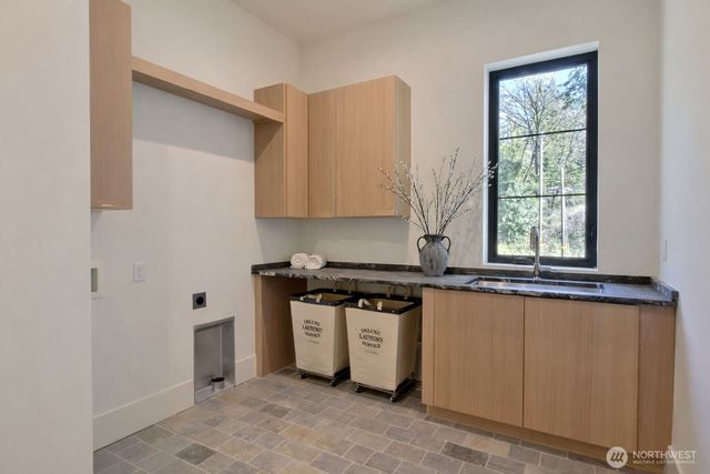 275 Island Boulevard, Fox Island, WA 98333