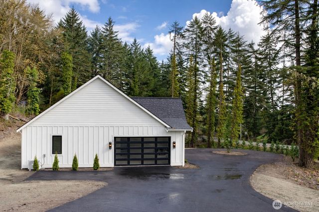 275 Island Boulevard, Fox Island, WA 98333