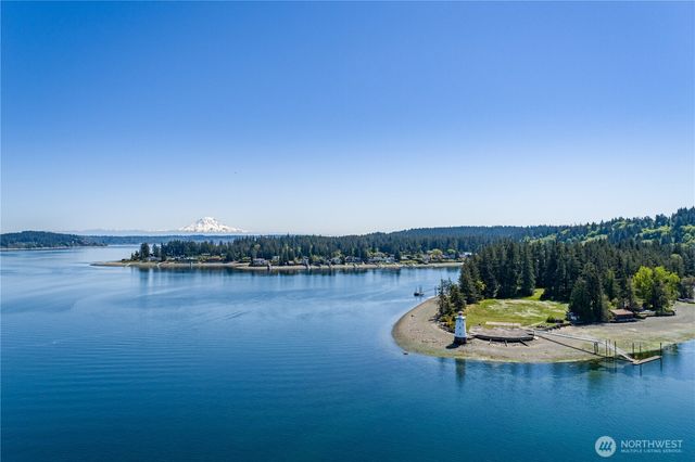 275 Island Boulevard, Fox Island, WA 98333