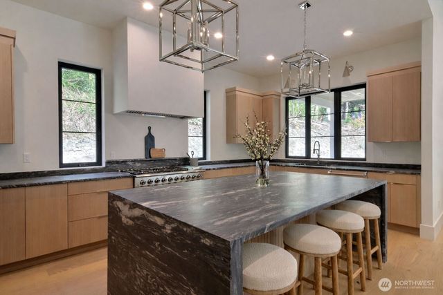 275 Island Boulevard, Fox Island, WA 98333